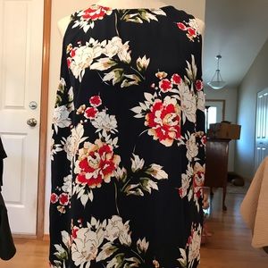 NWT Dalia Sleeveless Navy Floral Blouse Size L